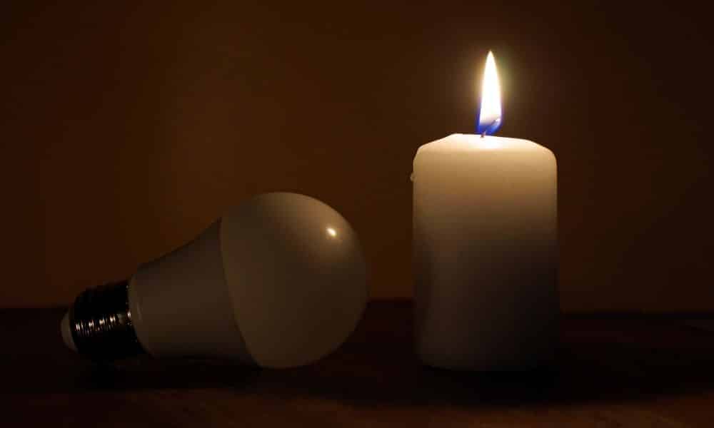 7 Clever Tips To Help You Get Through a Power Outage 1 candle