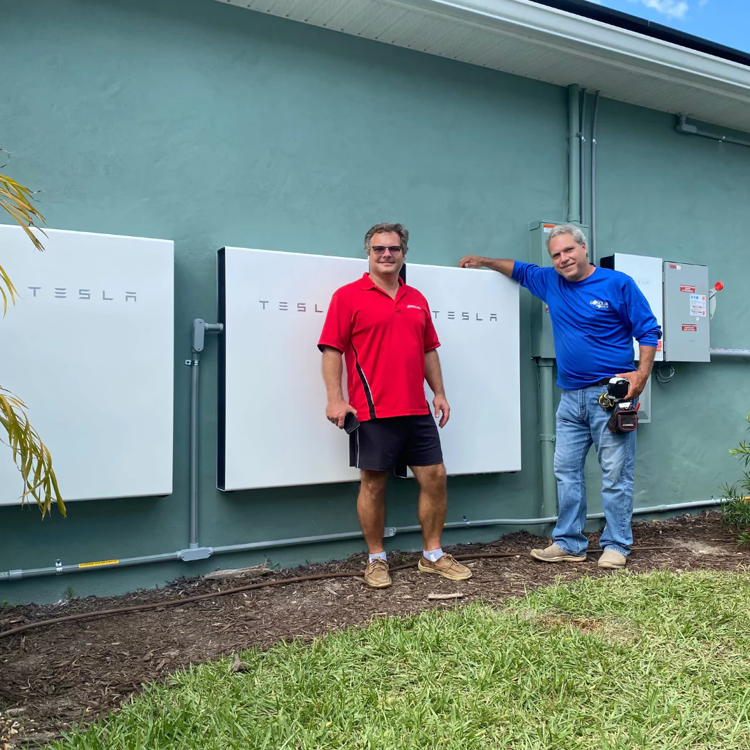 Go Solar Power Installer With Customer